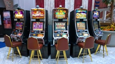 gacor108 rtp mobile app interface showing live blackjack table with dealer